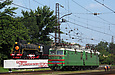ВЛ82м-090 на станции Харьков-Пассажирский на фоне паровоза - памятника