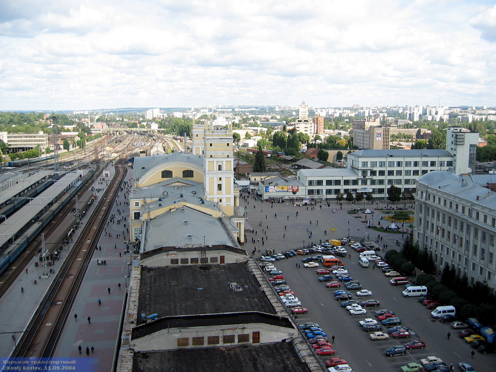Привокзальная площадь и пассажирские платформы станции Харьков-Пассажирский