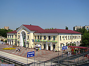 Вокзал станции Основа, вид с пешеходного мостика