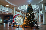 Новогодняя елка на платформе станции "Университет"
