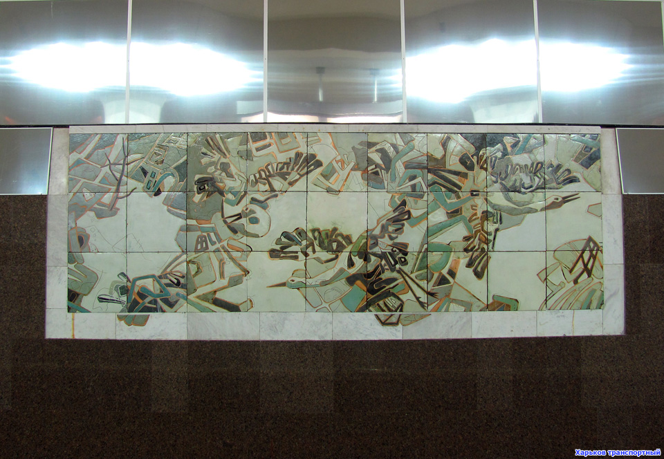 Фрагмент оформления путевой стены станции "Алексеевская"