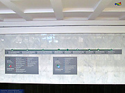 Таблички с названиями станций на путевой стене станции "Победа"
