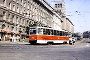 КТМ-5М3 #727 11-го маршрута поворачивает с площади Советской Украины (сейчас площадь Конституции) на площадь Розы Люксембург