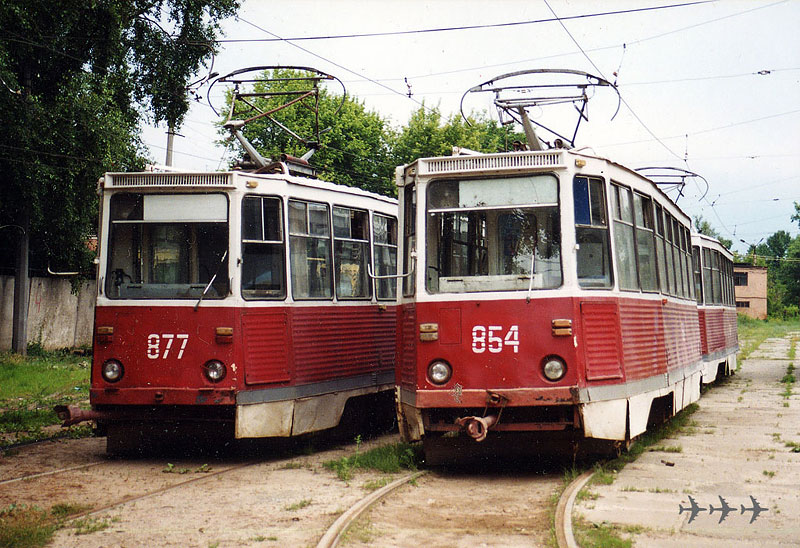 КТМ-5M3 #877 и #854 в открытом парке Депо №1 (бывшего Ленинского трамвайного депо)