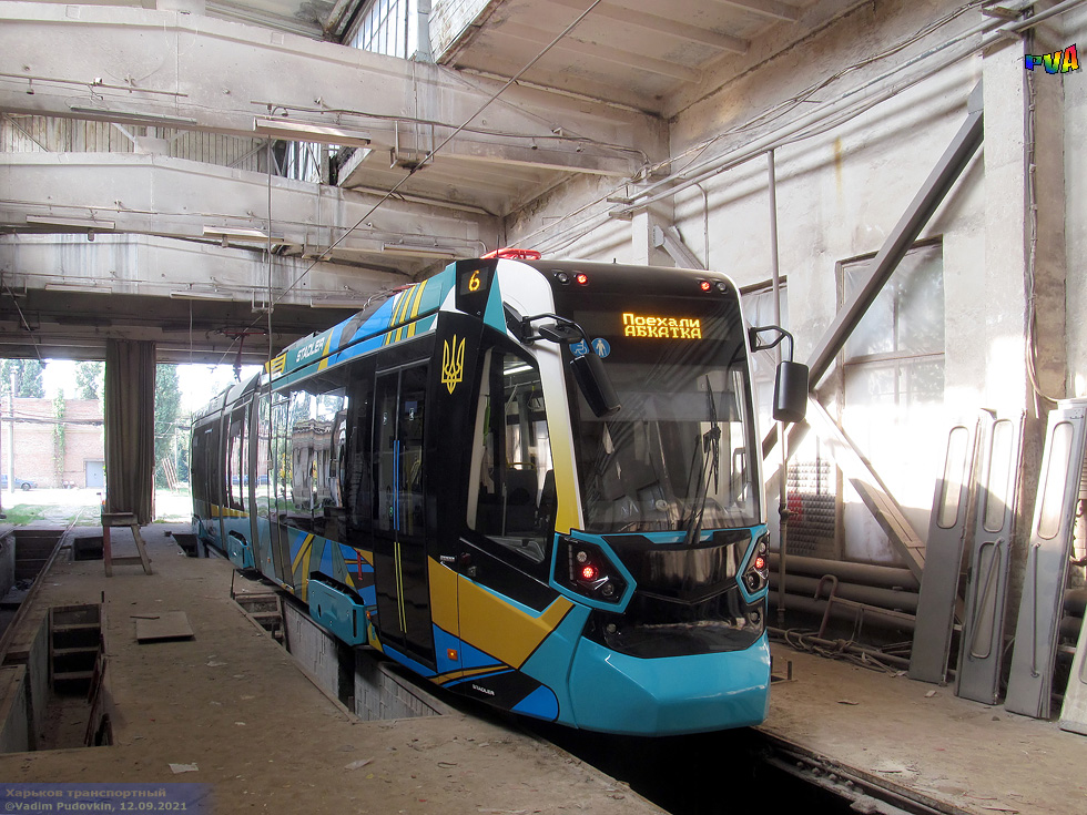 Stadler B85300M в производственном корпусe Октябрьского трамвайного депо