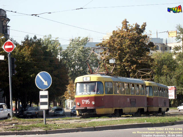 Tatra-T3SU #1795-1796 6-го маршрута на Московском проспекте, подходит к перекрестку с площадью Восстания