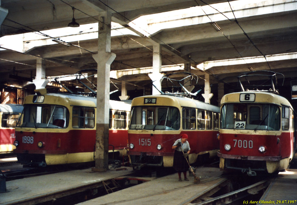 Tatra-T3SU ##1898, 1515 и 7000 в производственном корпусе Коминтерновского трамвайного депо