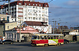 Tatra-T3SU #3009 8-го маршрута поворачивает с Московского проспекта на площадь Защитников Украины