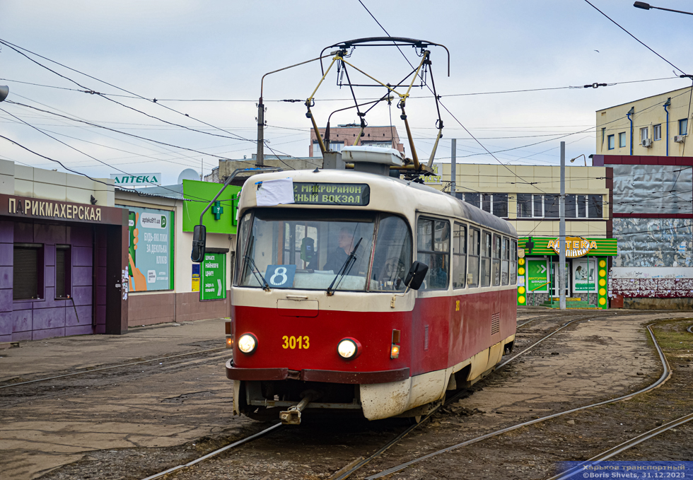 Tatra-T3SUCS #3013 8-го маршрута отправляется от конечной "Микрорайон 602"