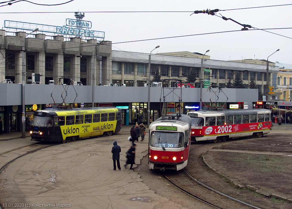 Tatra-T3SUCS #3019 20-го маршрута, #3066 12-го маршрута и #3064 6-го маршрута на РК "Южный вокзал"
