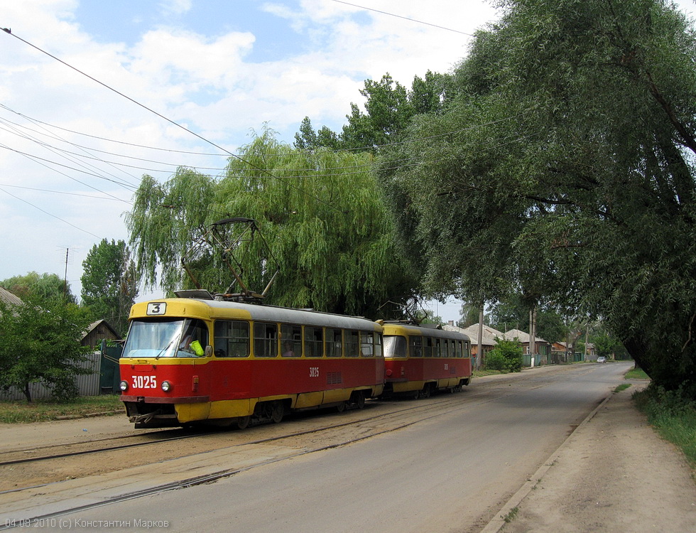 Tatra-T3SU #3025-3026 3-го маршрута на улице Октябрьской Революции возле Октябрьского трамвайного депо