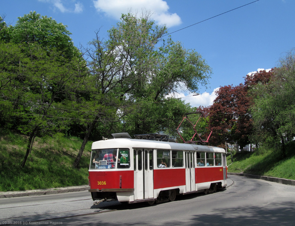 Tatra-T3A #3036 12-го маршрута на перекрестке Клочковского спуска и проспекта Правды