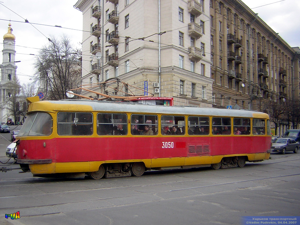 Tatra-T3SU #3050 в составе СМЕ #1799-3050 6-го маршрута на площади Розы Люксембург пересекает улицу Университетскую