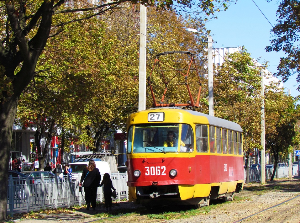 Tatra-T3SU #3062 27-го маршрута на площади Восстания возле Конного рынка