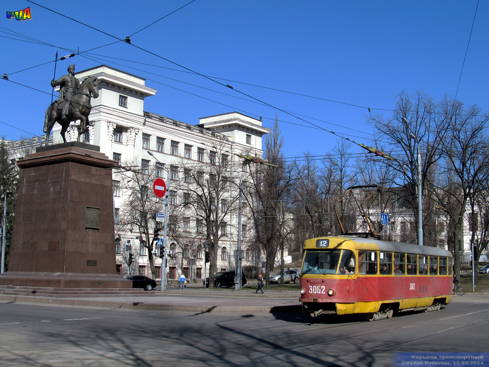 Tatra-T3SU #3062 12-го маршрута на проспекте Правды пересекает проспект Ленина