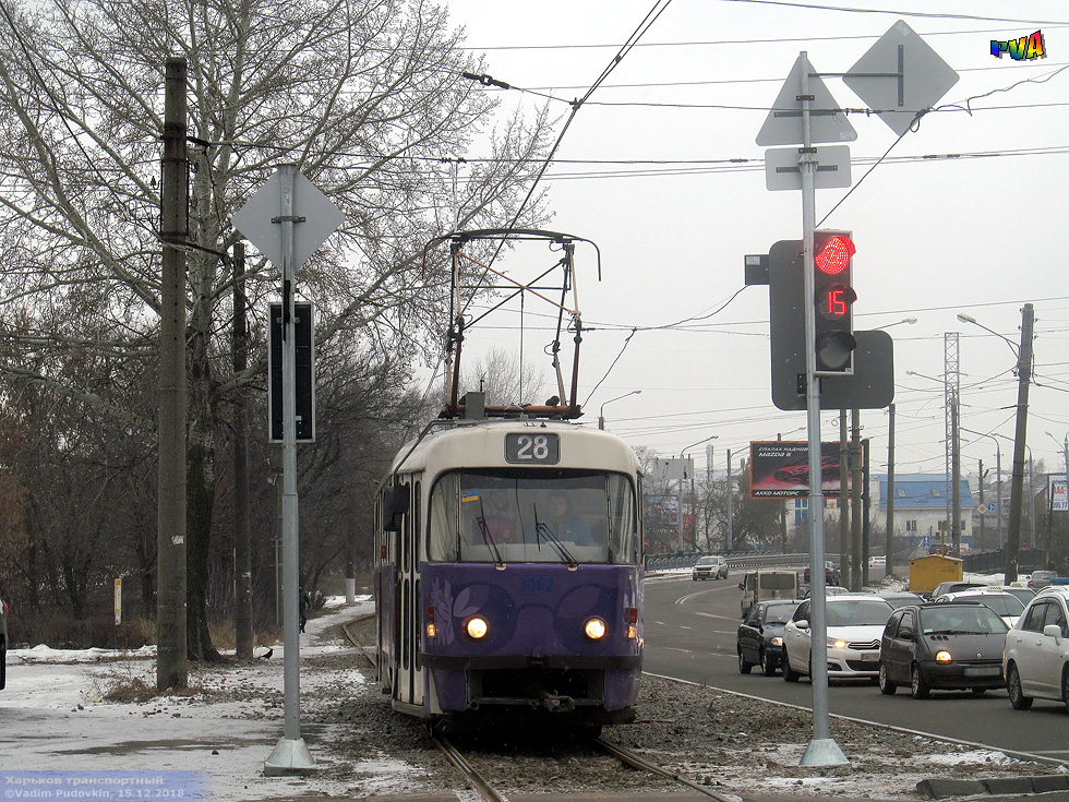 Tatra-T3SUCS #3062 28-го маршрута на улице Моисеевской в районе станции метро "Киевская"