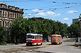 Tatra-T3SUCS #3085 и Tatra-T3SU #3063 20-го маршрута на улице Котлова возле перекрестка с улицей Красноармейской