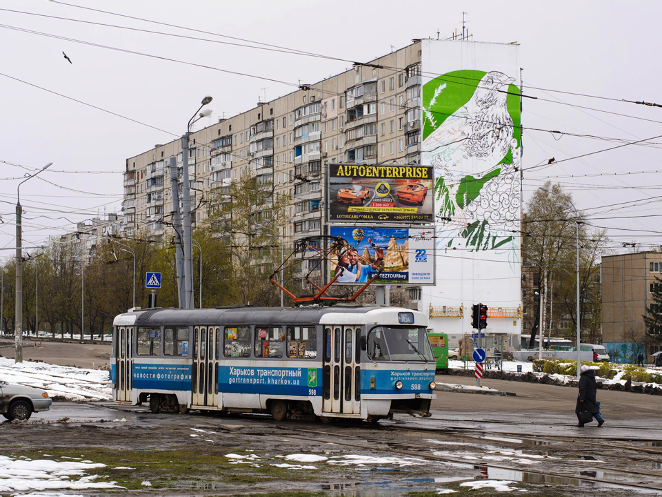 Tatra-T3SU #598 маршрута 16-А поворачивает с проспекта Тракторостроителей на улицу Героев Труда