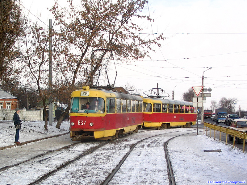 Tatra-T3SU #637-638 26-го маршрута поворачивает на улицу Шевченко с улицы Героев Труда