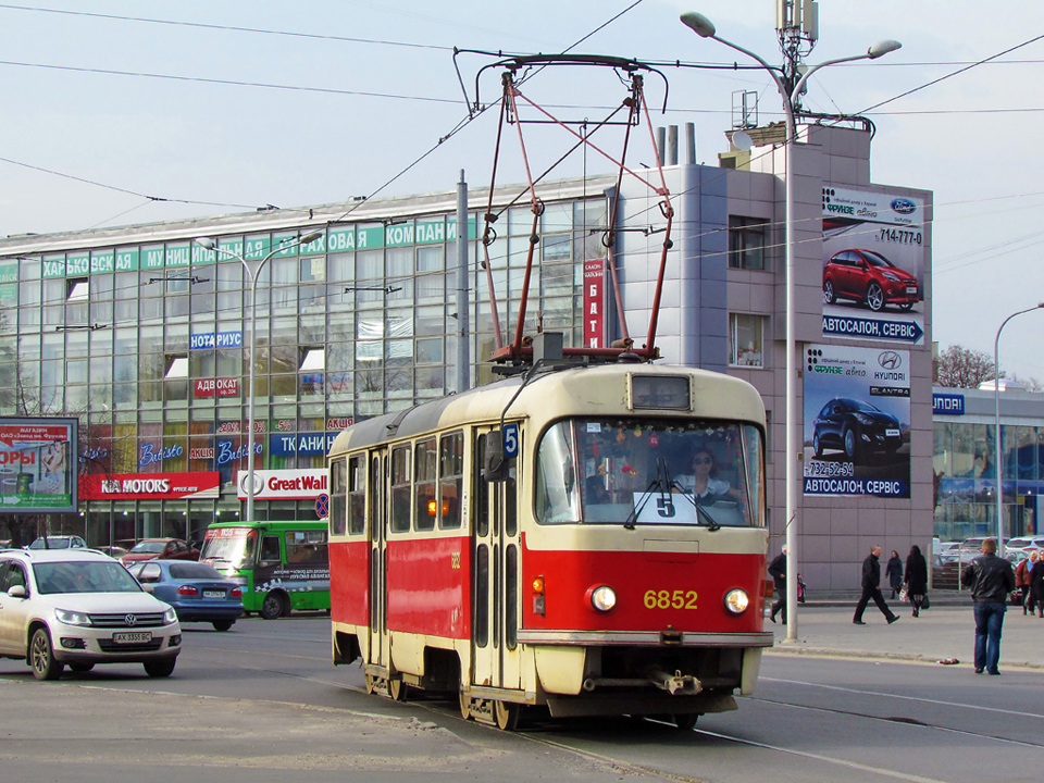 Tatra-T3 #6852 5-го маршрута на Плехановской улице возле стадиона "Металлист"