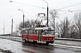 Tatra-T3 #6957 5-го маршрута на улице Морозова спускается с Юмтовского путепровода