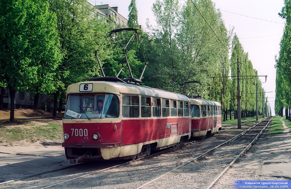 Tatra-T3SU #7000-1700 8-го маршрута на проспекте Тракторостроителей возле улицы Уборевича
