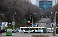 Tatra-T3M #8040 20-го маршрута на улице Клочковской и БАЗ-А079.14 #АХ1987СК 270-го маршрута на въезде на Новоивановский мост