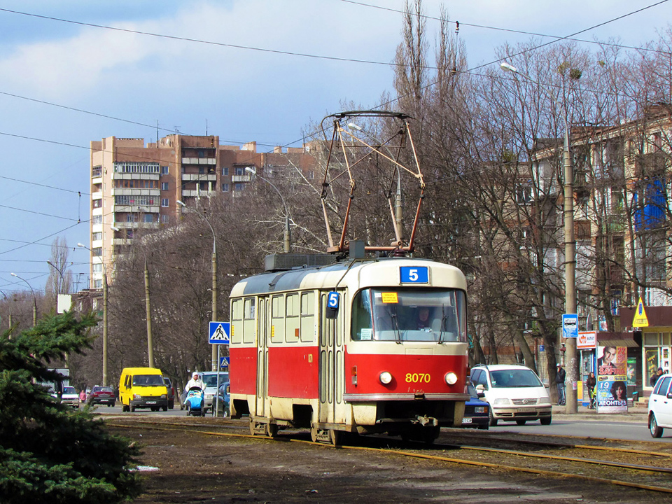 Tatra-T3M #8070 5-го маршрута на проспекте Героев Сталинграда в районе Зернового переулка