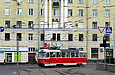 Tatra-T3M #8102 5-го маршрута на улице Красноармейской поворачивает на конечную станцию "Южный вокзал"