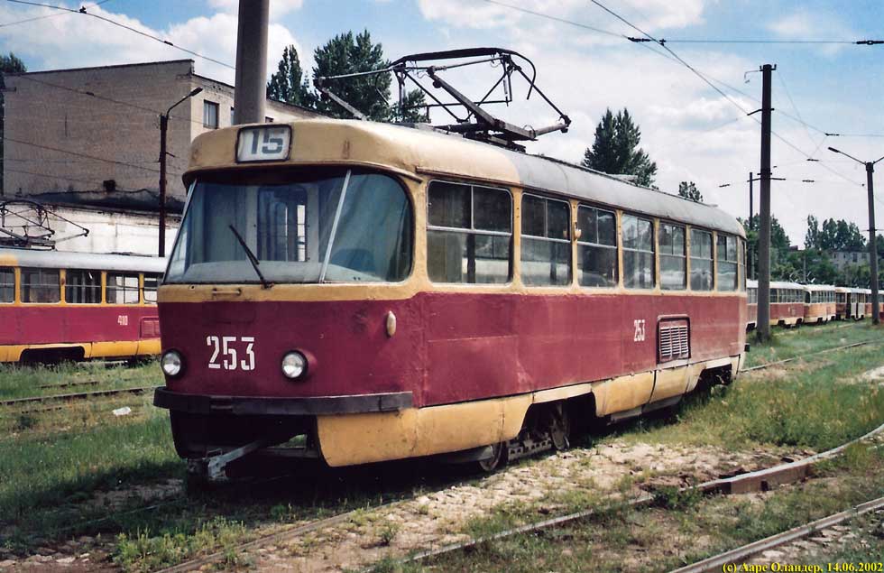 Tatra-T3SU #253 в открытом парке Октябрьского депо