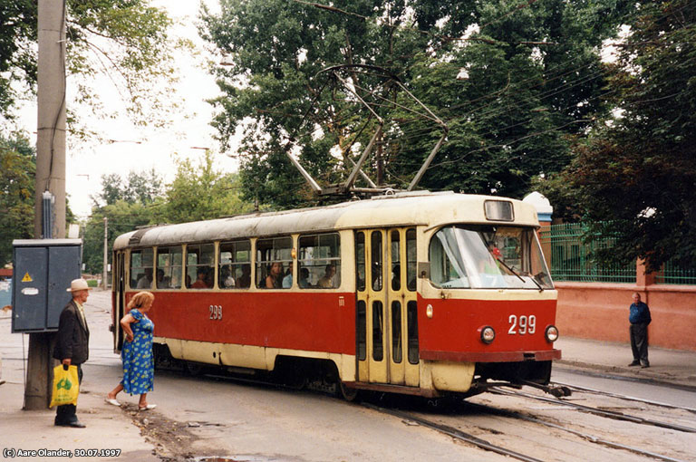 Tatra-T3SU #299 7-го маршрута поворачивает из Рыбасовского переулка на улицу 1-й Конной армии