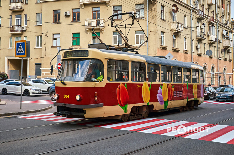 Tatra-T3SUCS #304 5-го маршрута на проспекте Героев Харькова возле Слесарного переулка