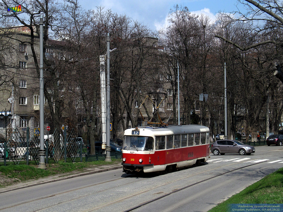 Tatra-T3SUCS #310 12-го маршрута на проспекте Независимости возле улицы Юры Зойфера