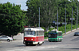 Tatra-T3SUCS #311 27-го маршрута и ЗИУ-682Г-016-02 #3323 13-го маршрута на Московском проспекте возле перекрестка с улицей Полевой