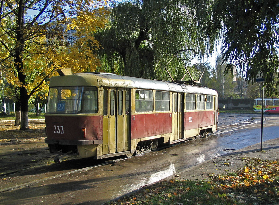 Tatra-T3SU #333 27-го маршрута на улице Кошкина перед поворотом на улицу Плехановскую