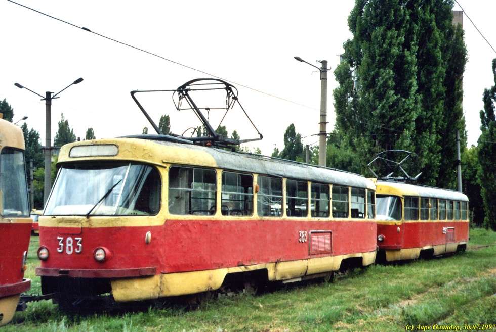 Tatra-T3SU #383 в открытом парке Октябрьского трамвайного депо