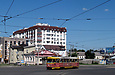 Tatra-T3SU #401 27-го маршрута поворачивает с Московского проспекта на площадь Восстания