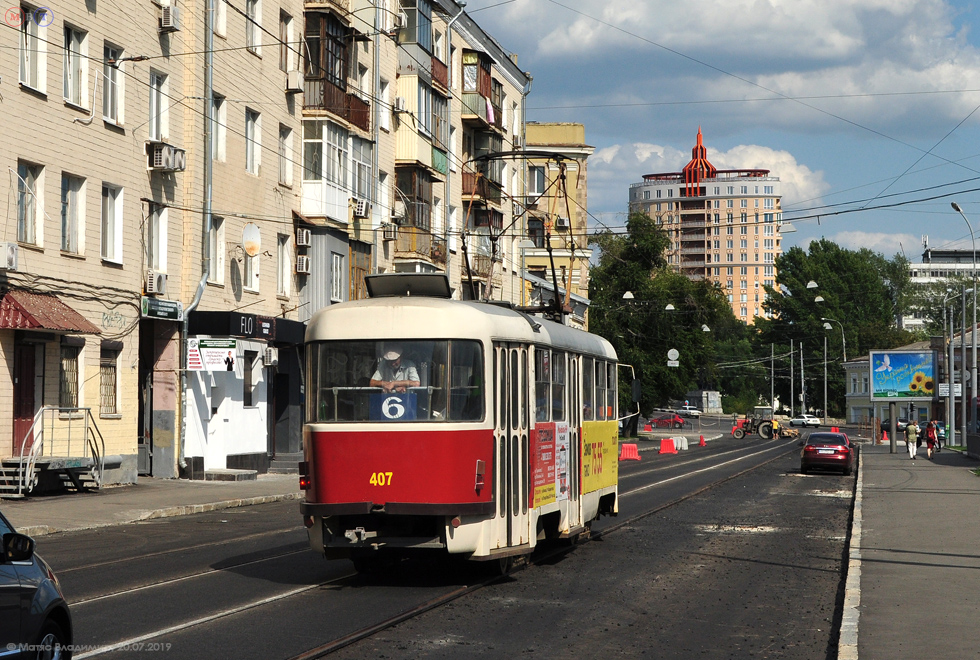 Tatra-T3SUCS #407 6-го маршрута на Московском проспекте в районе Слесарного переулка