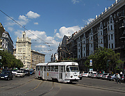 Tatra-T3SU #425 маршрута 27-А поворачивает с площади Розы Люксембург на улицу Университетскую