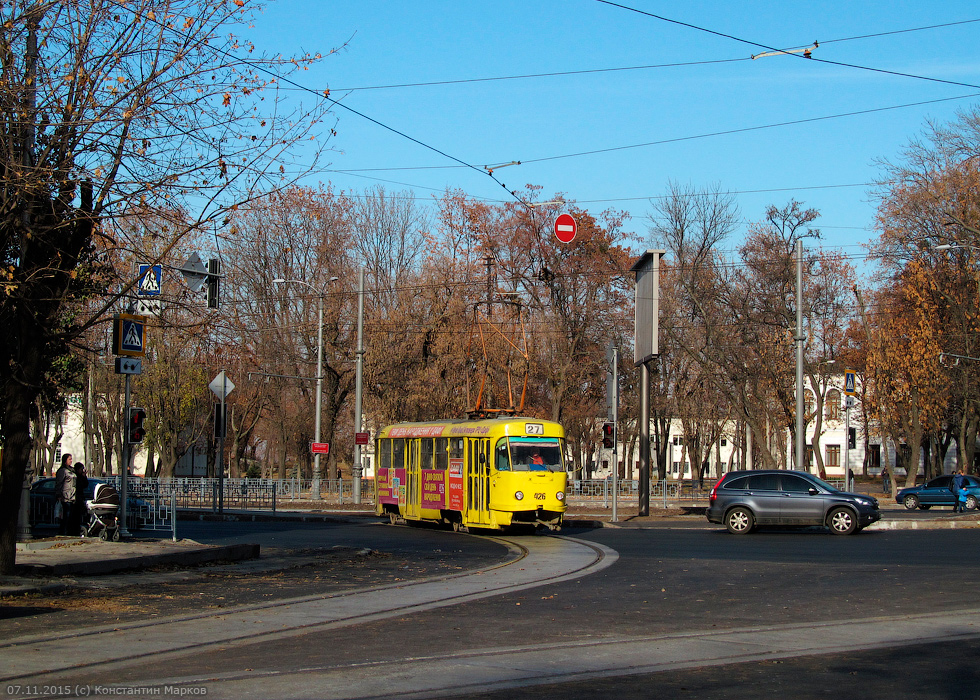 Tatra-T3SU #426 27-го маршрута на перекрестке Московского проспекта и улицы Кошкина