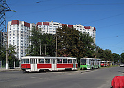 Tatra-T3A #475 27-го маршрута и КТМ-19КТ #3106 8-го маршрута на улице Морозова