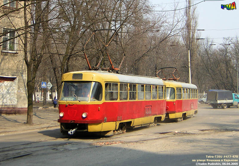Система Tatra-T3SU #477-478 повернула на улицу Кошкина с Московского проспекта