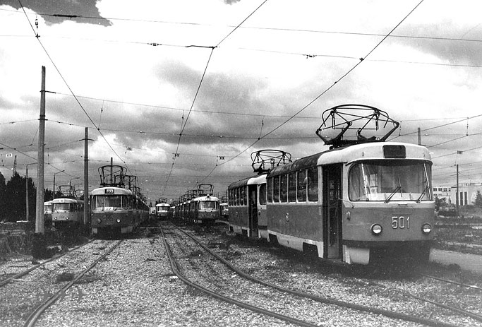 Tatra-T3SU #501-502 и другие в открытом парке Салтовского трамвайного депо