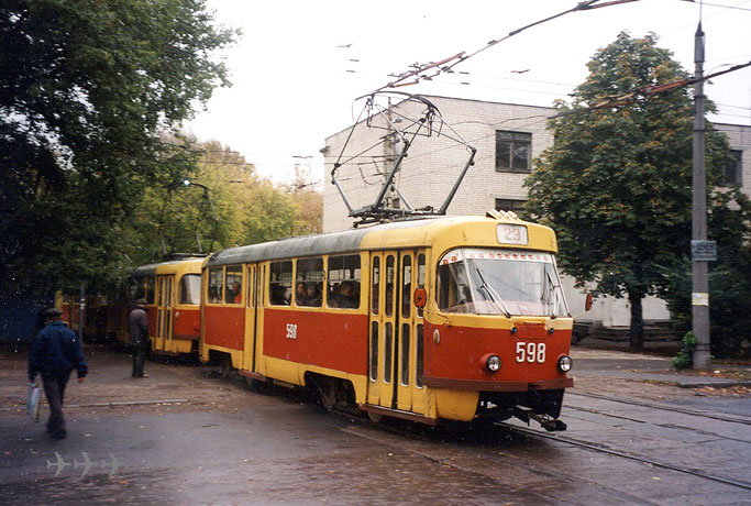 Tatra-T3SU #598-599-600 23-го маршрута на Московском проспекте пересекает улицу Северную