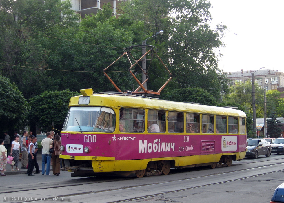 Tatra-T3SU #600 27-го маршрута на улице Университетской