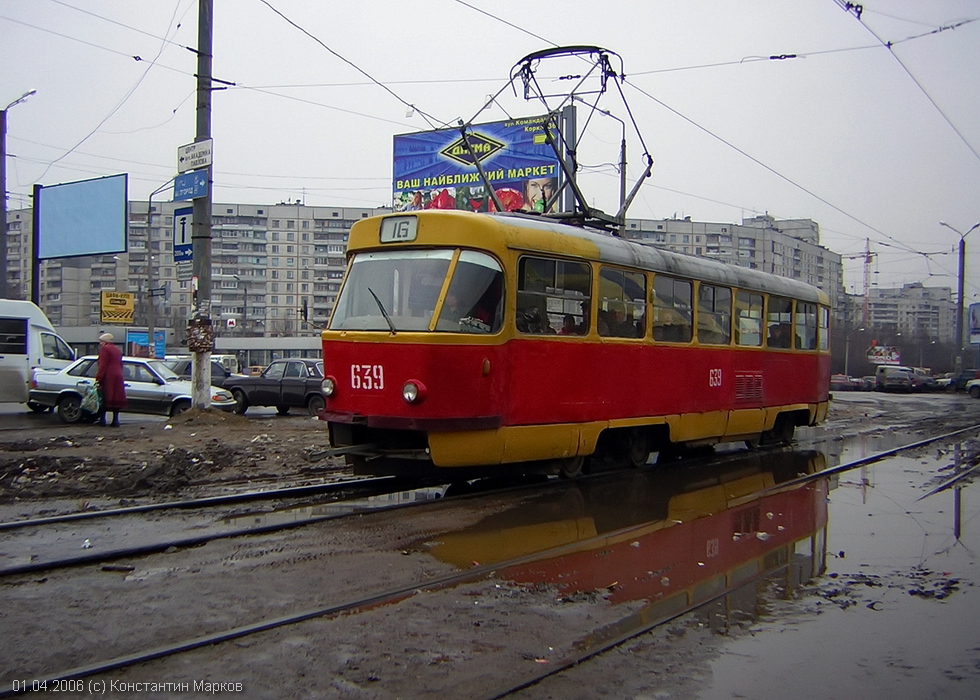 Tatra-T3SU #639 16-го маршрута на улице Героев Труда возле одноименной станции метро