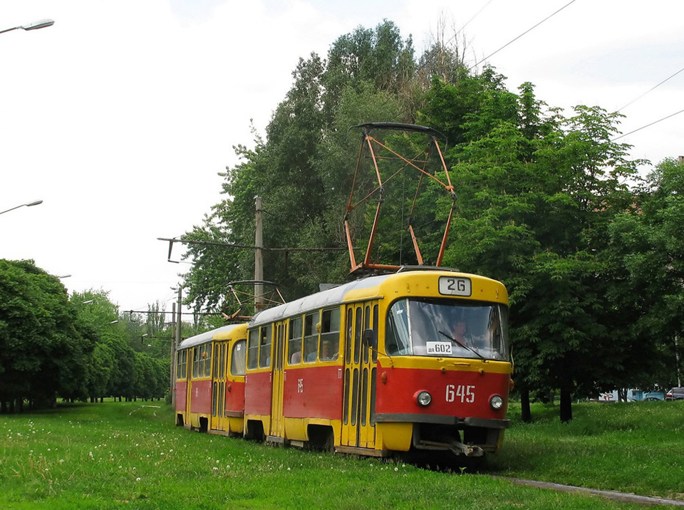 Tatra-T3SU #645-646 26-го маршрута на улице Героев Труда возле улицы Гвардейцев Широнинцев