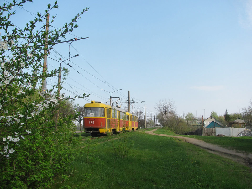 Tatra-T3SU #654-670 26-го маршрута на проспекте Тракторостроителей возле Карпатского проезда