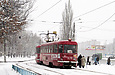 Tatra-T3SU #654-670 26-го маршрута на проспекте Тракторостроителей отправляется от остановки "Улица Тимуровцев"