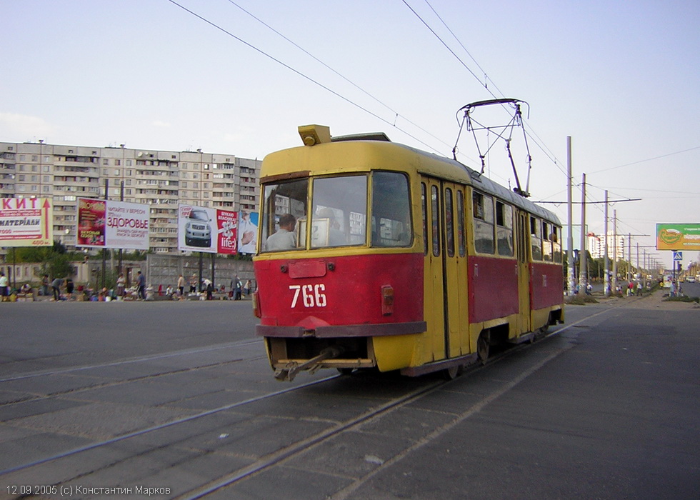Tatra-T3SU #766 2-го маршрута на проспекте Победы на перекрестке с проспектом Людвига Свободы